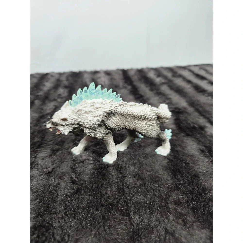 Schleich Eldrador Snow Wolf 2017 Fantasy Figure White Grey Blue Ice Crystals
